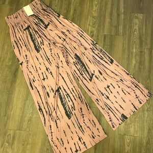 🌸Pink and black fitted waist, palazzo pants🌸
